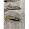 Image 2 : 100 Pack 2in Snap Hair Clips Silver