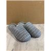Image 2 : Womens Slippers Grey Size 11/12