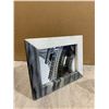 Image 1 : 5in x 7in Marble White And Grey Picture Frame