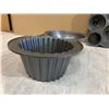 Image 8 : Wilton 4 Jumbo Cupcake Pan and 1 - Giant Cupcake Pan For Large 3D Cupcake