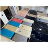 Image 24 : Lot of 47 Apple Iphones All Random Models Untested As Is