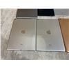 Image 11 : Lot of 15 Random Ipads Untested As Is