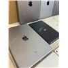 Image 19 : Lot of 15 Random Ipads Untested As Is