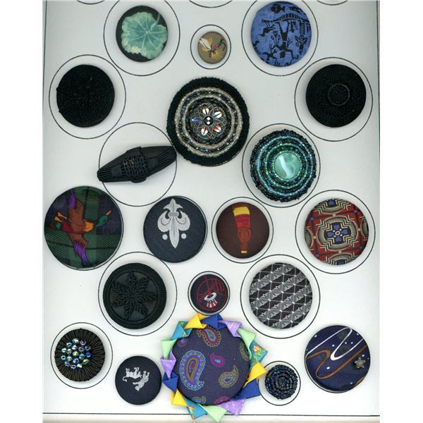 A CARD OF DIVISIOJN 1 & 3 ASSORTED FABRIC BUTTONS