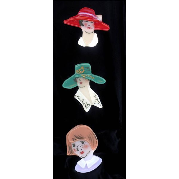 A SMALL CARD OF DIVISION THREE GLASS ARTIST BUTTONS