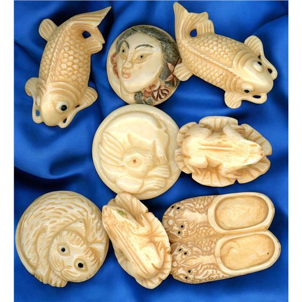 A SMALL CARD OF DIVISION THREE PICTORIAL BUTTONS