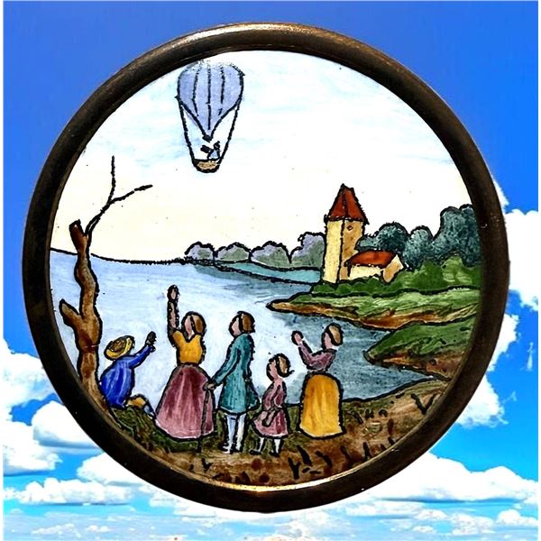 A DIVISION ONE PICTORIAL ENAMEL BUTTON