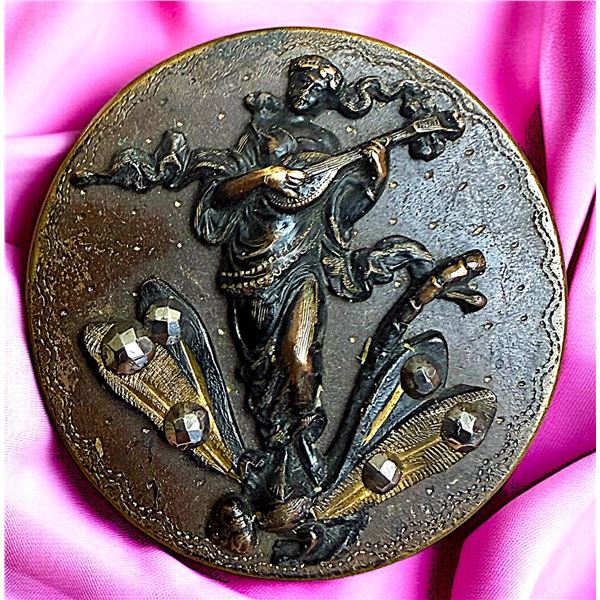 A DIVISION ONE BRASS PICTORIAL FIGURAL BUTTON
