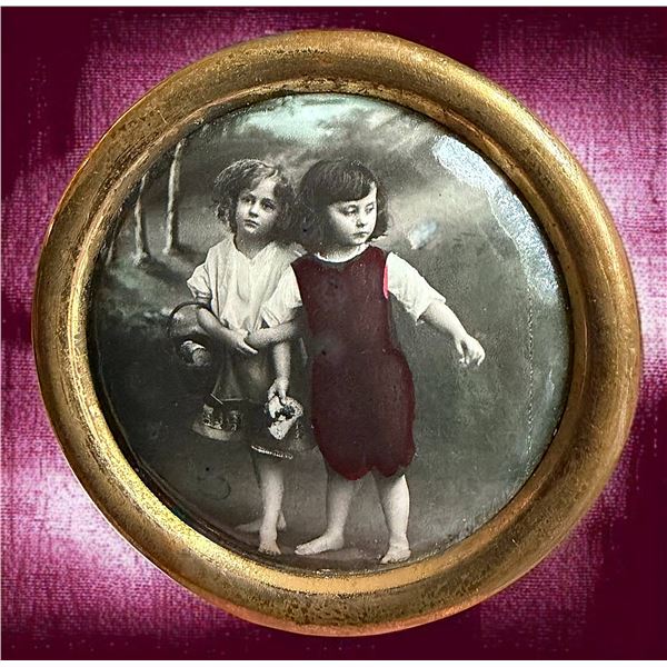 A DIVISION ONE PHOTOGRAPHIC BUTTON