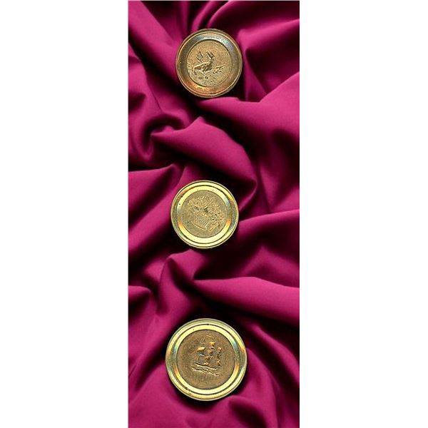A SMALL CARD OF DIVISION ONE GILT BUTTONS