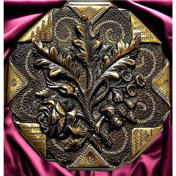 A DIVISION ONE BRASS PICTORIAL BUTTON