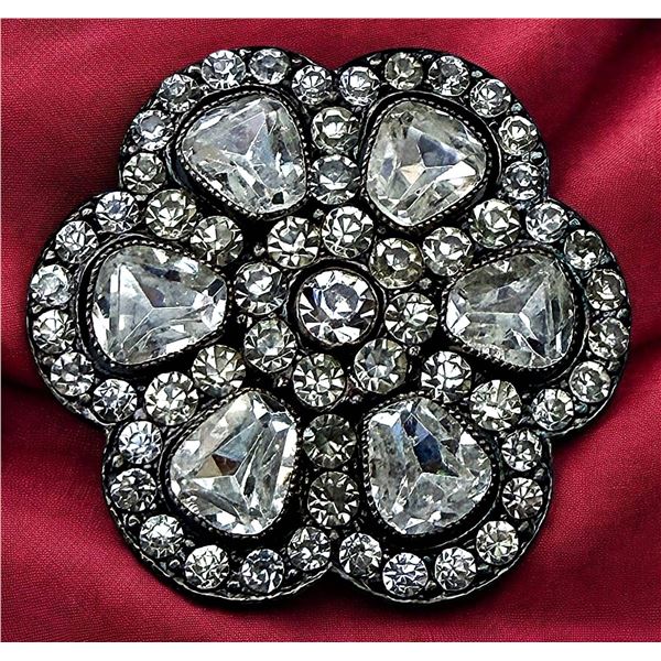 A DIVISION ONE SPARKLING "GLiTZ" BUTTON