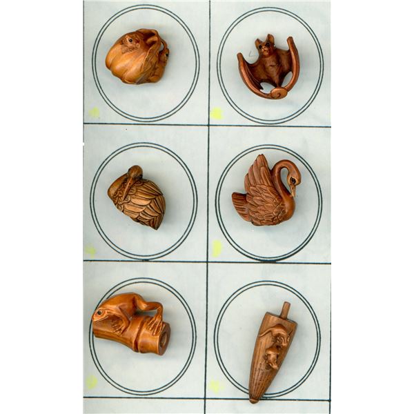 A SMALL SELECTION OF DIV. 3 REALISTIC ANIMAL BUTTONS