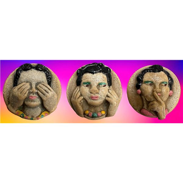 A COMPLETE SET OF 20TH CENTURY LADIES HEAD BUTTONS