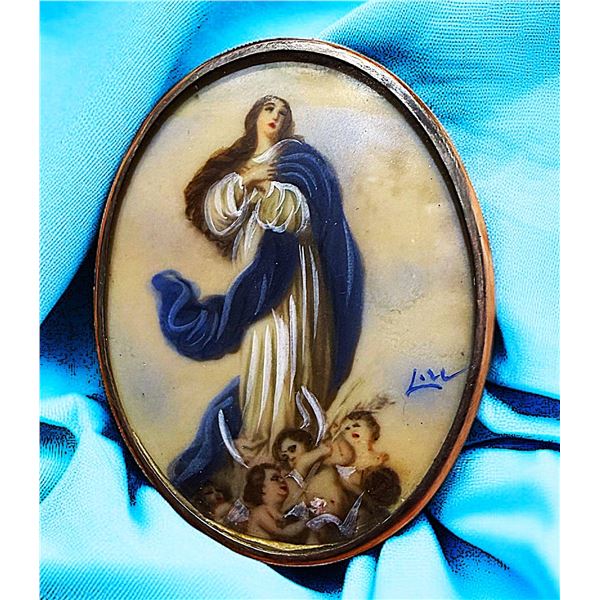 A DIVISION ONE HAND PAINTED FIGURAL BUTTON