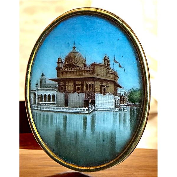 A DIVISION ONE HAND PAINTED SCENE IN GOLD BUTTON