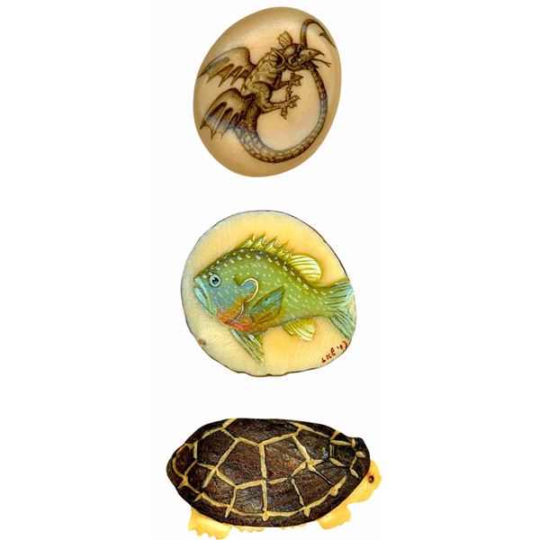 A SMALL CARD OF DIVISION 3 VEG. IVORY BUTTONS