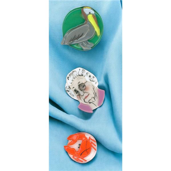 A SMALL CARD OF DIVISION THREE GLASS ARTIST BUTTONS