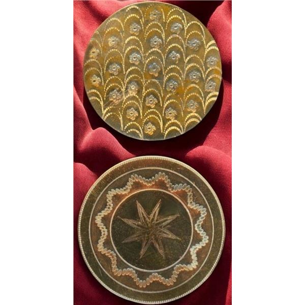 A SMALL CARD OF DIVISION ONE PATTERN BUTTONS