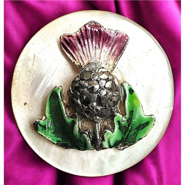 A RARE DIVISION ONE 4 MATERIAL PEARL PICTORIAL BUTTON