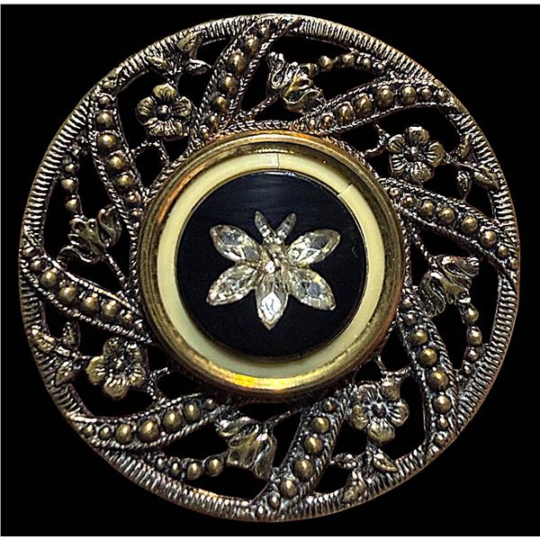 A RARE DIVISION ONE GLASS IN METAL BUTTON