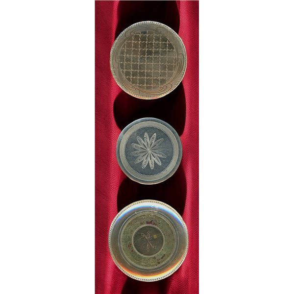 A SMALL CARD OF DIVISION ONE PATTERN BUTTONS