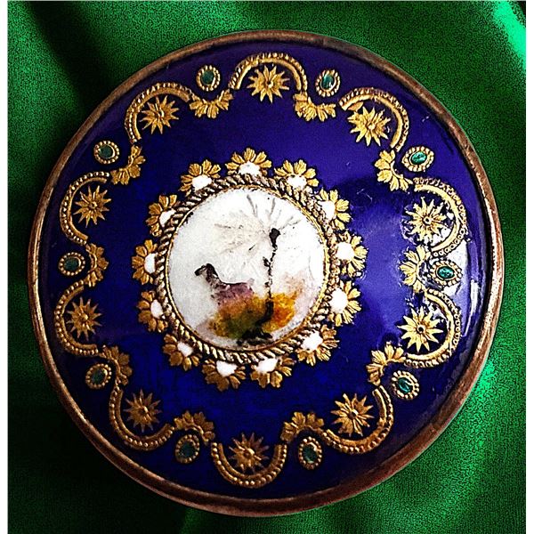 A RARE DIVION ONE MULTI TECHNIQUE ENAMEL BUTTON