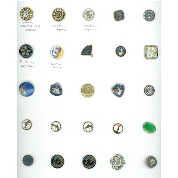 A CARD OF DIVISION 1 & 3 ASSORTED MATERIAL BUTTONS