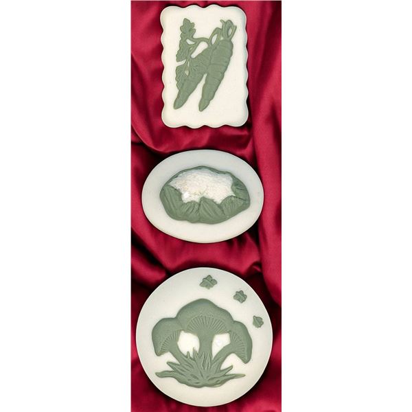 A SMALL CARD OF DIVISION THREE STUDIO ARTIST BUTTONS