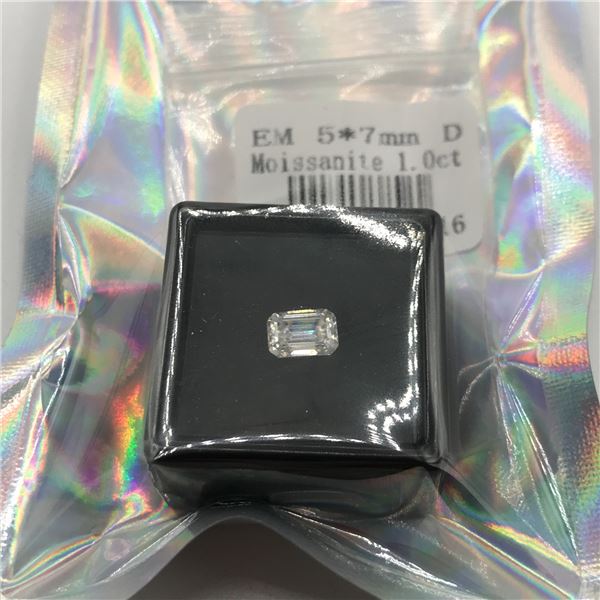 1 CARAT MOISSANITE WITH GRA REPORT