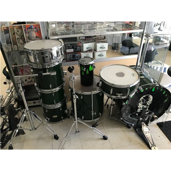 PEARL DRUM SET COMPLETE (3 TOMS 4 CYMBOLS DBL KICK PEDAL)