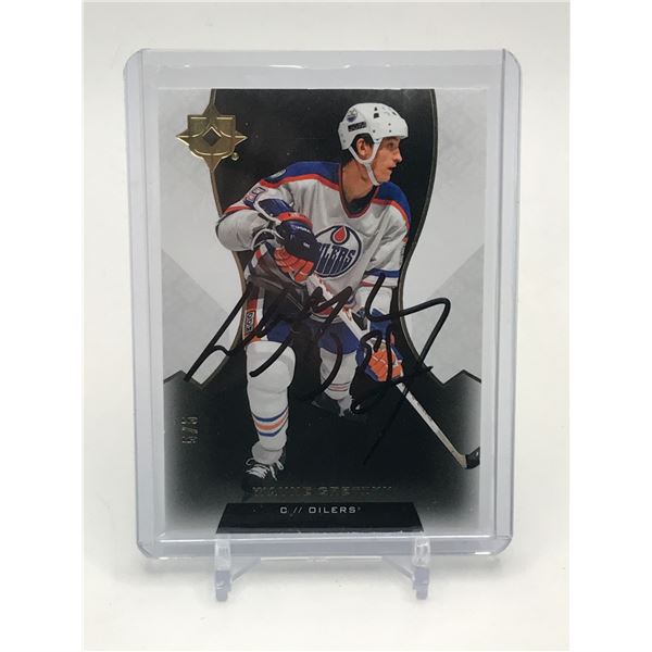2019-20 UPPER DECK ULTIMATE COLLECTION HOCKEY WAYNE GRETZKY SIGNED TRADING CARD