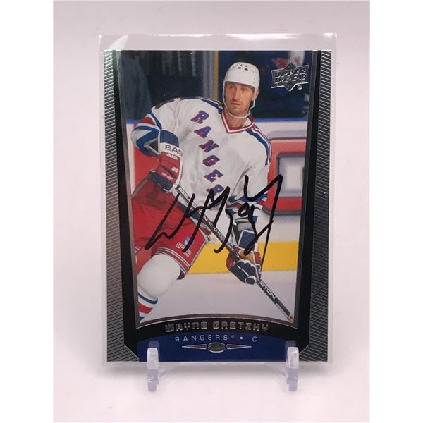 WAYNE GRETZKY SIGNED UPPER DECK TRADING CARD