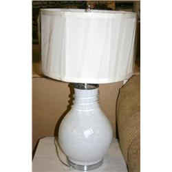 1 White Lamp