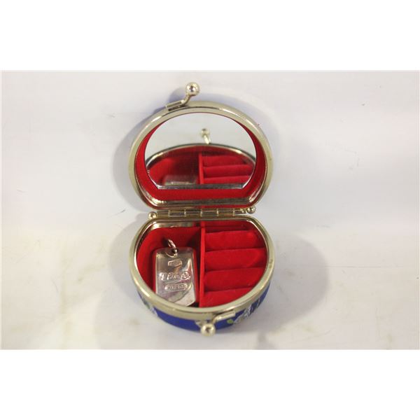 ESTATE PENDANT IN MINI JEWELRY BOX