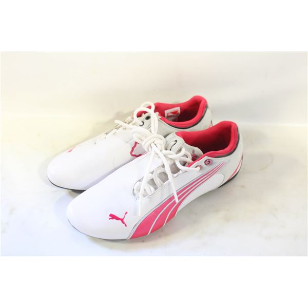 WOMEN'S 7.5 PUMA SNEAKERS, WHITE & PINK