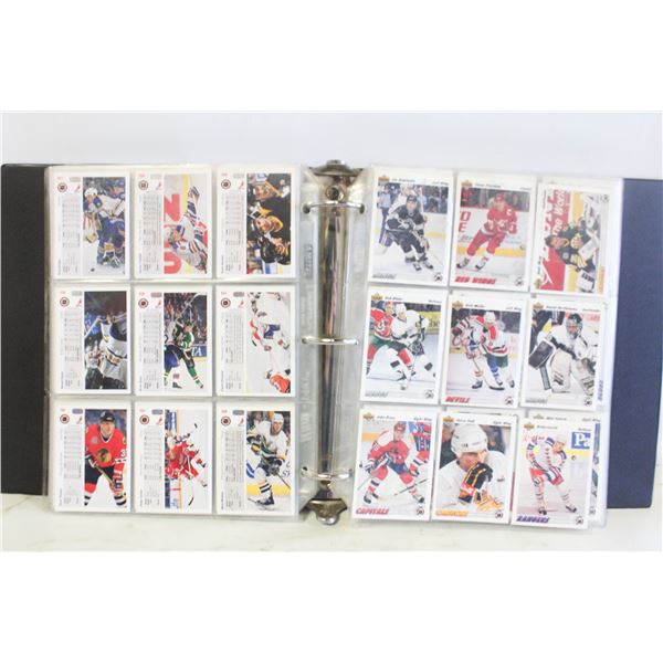 BINDER ALL HOCKEY APPROX 513 CARDS