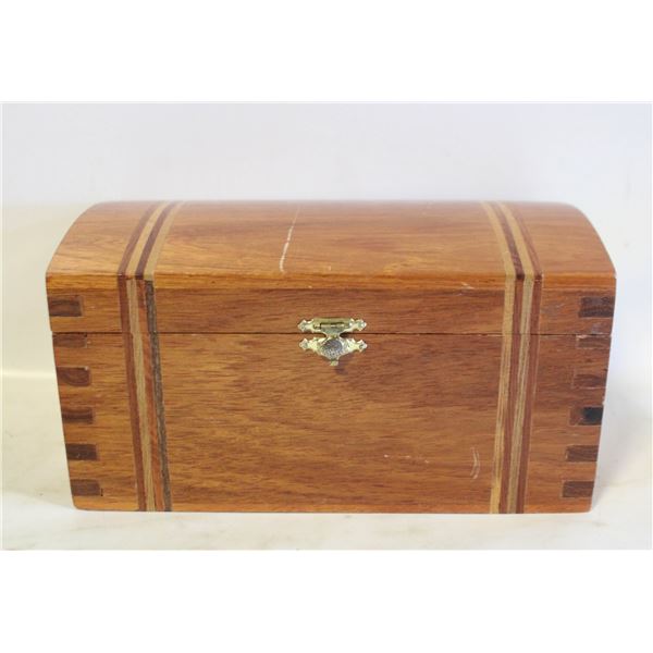 WOOD CHEST CIGAR BOX WITH LOCK, LA FLOR DE