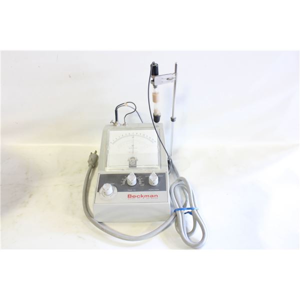 VINTAGE BECKMAN PH METER