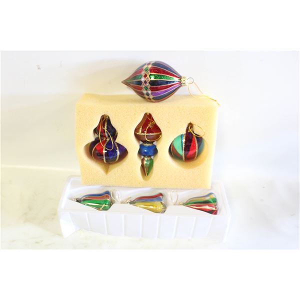 CHRISTMAS DECORATIVE ITEMS- BOX LOT ASSORTED