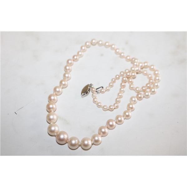 AUTHENTIC CULTURED PEARL NECKLACE IN BOX