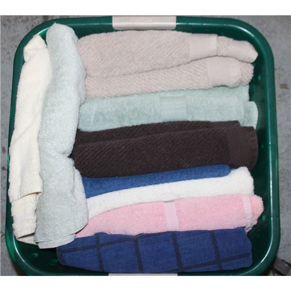 12 BATH TOWELS