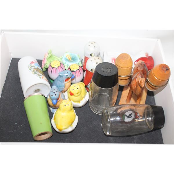 FLAT OF VTG SALT & PEPPER SHAKERS