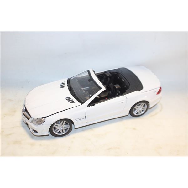 WHITE MAISTO MERCEDEZ BENZ