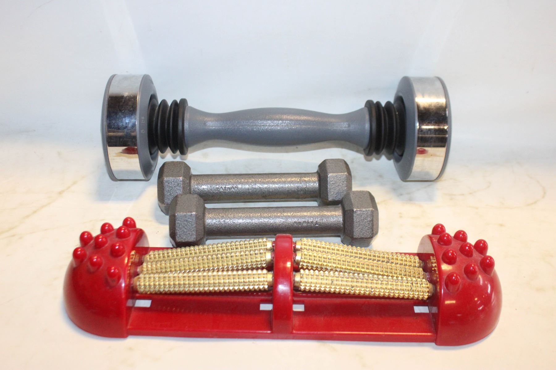 LOT OF 5LB SHAKE WEIGHT & 2 - 3 CAST IRON WEIGHTS