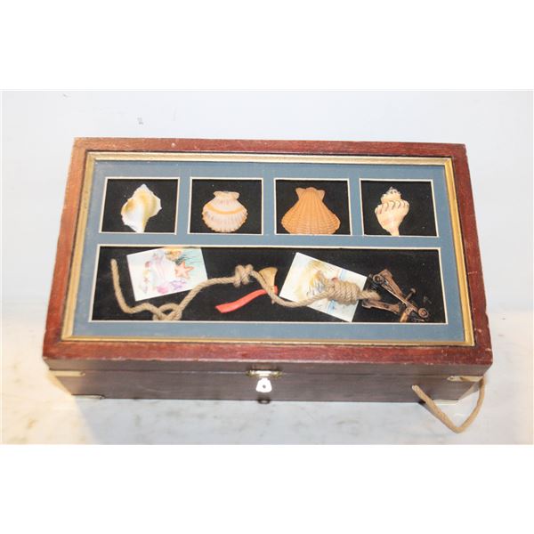 VINTAGE COLLECTICBLE WOODEN DISPLAY BOX