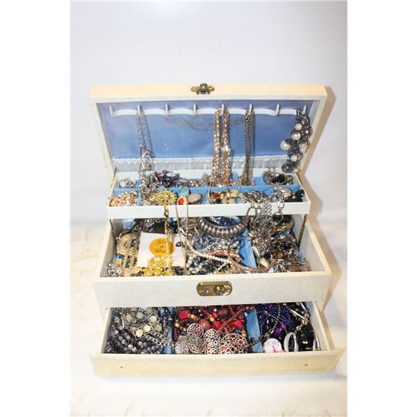 100+ PIECES OF JEWELRY & JEWELRY BOX