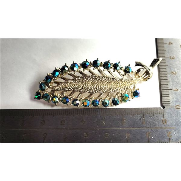 18)  VINTAGE GOLD TONE WITH GREEN/