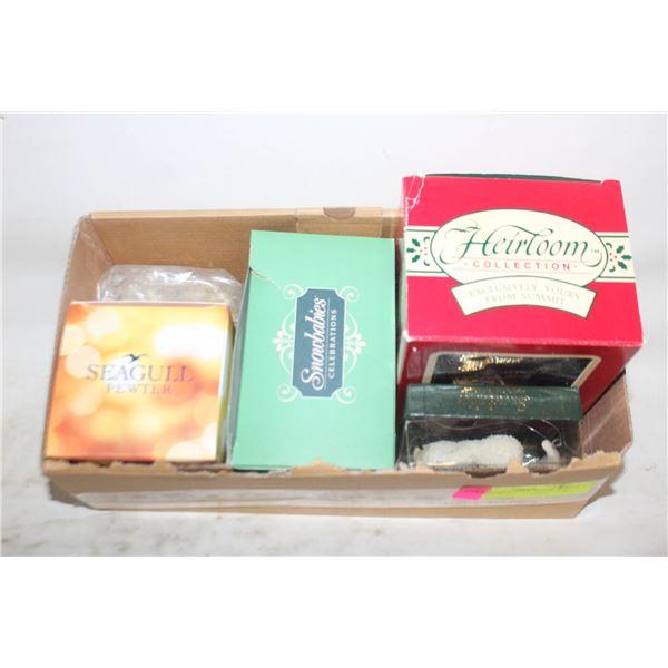 COLLECTIBLE XMAS DÉCOR- BOX LOT ASSORTED