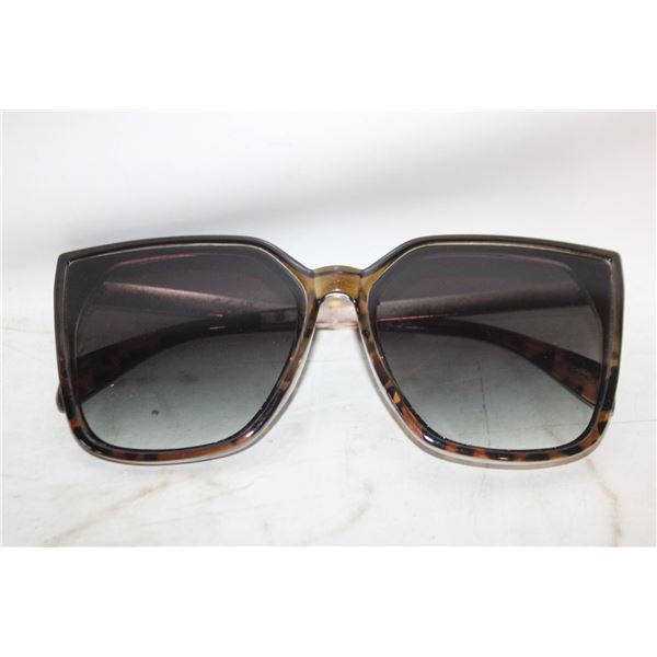 TAHARI BRANDED SUNGLASSES FEATURING A